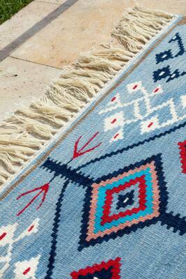 Açık Mavi Geleneksel Motifli Kirkitli El Dokuma Yün Kilim - 3
