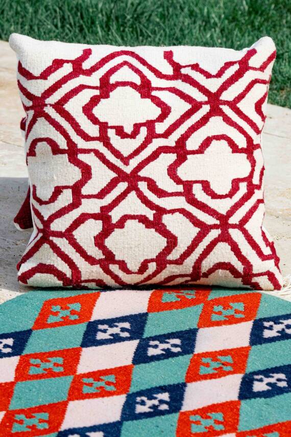 Bordo Geometrik Desenli Punch Kırlent Kılıfı - 3