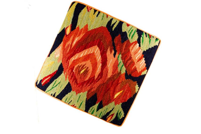 Çiçek Desenli El Yapımı Yün Kilim Ahşap Puf - 1