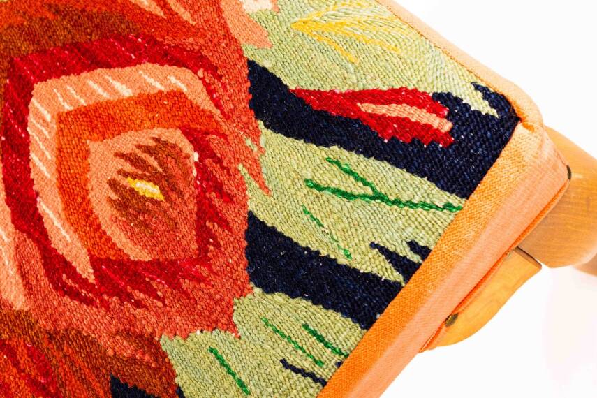 Çiçek Desenli El Yapımı Yün Kilim Ahşap Puf - 2