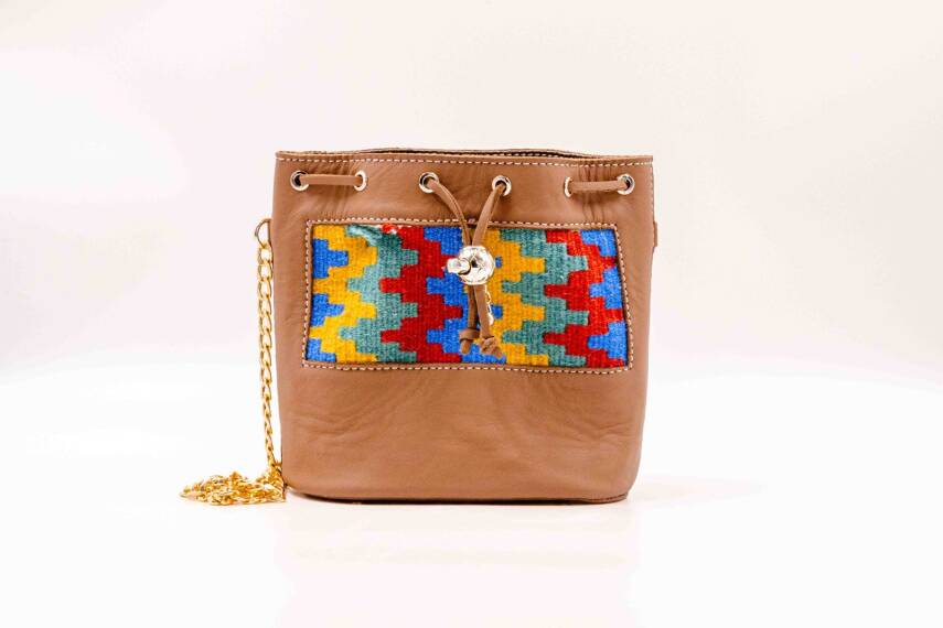 Kilim Detaylı Deri Büzgülü Çanta - 1