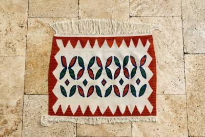 Kiremit Krem Yaprak Motifli Küçük El Dokuma Yün Kilim