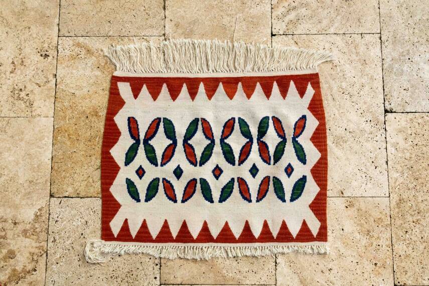 Kiremit Krem Yaprak Motifli Küçük El Dokuma Yün Kilim - 1