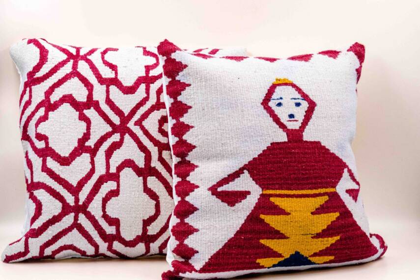 Kız Motifli Yün Kilim Kırlent Kılıfı - 2