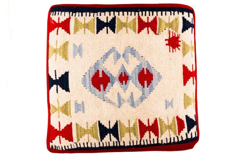 Krem Kırmızı Motifli El Yapımı Yün Kilim Ahşap Tabure - 1
