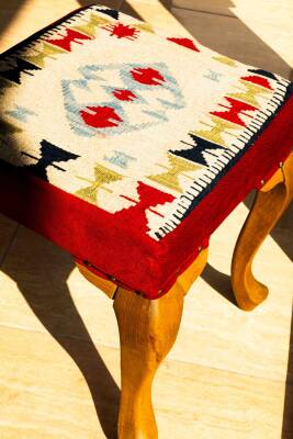 Krem Kırmızı Motifli El Yapımı Yün Kilim Ahşap Tabure - 3