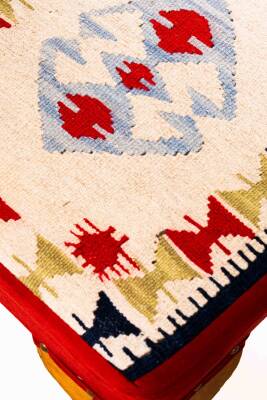 Krem Kırmızı Motifli El Yapımı Yün Kilim Ahşap Tabure - 5