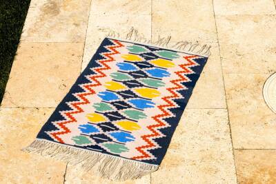 Lacivert Zeminli Renkli Motifli Küçük El Dokuma Yün Kilim - 2