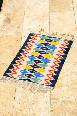 Lacivert Zeminli Renkli Motifli Küçük El Dokuma Yün Kilim - 3
