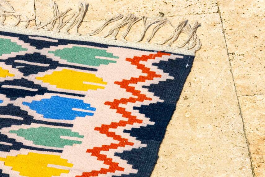Lacivert Zeminli Renkli Motifli Küçük El Dokuma Yün Kilim - 5