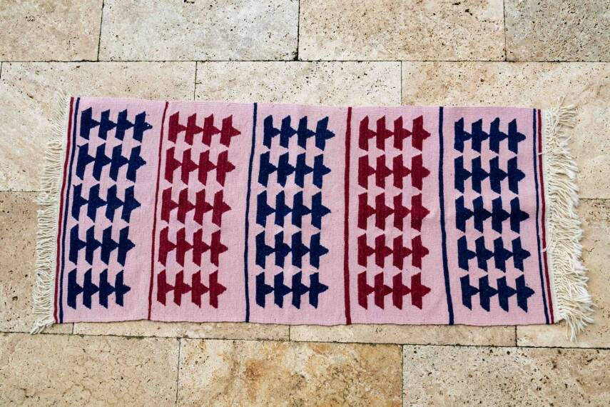 Pudra Zeminli Lacivert Bordo Şeritli El Dokuma Yün Kilim - 1