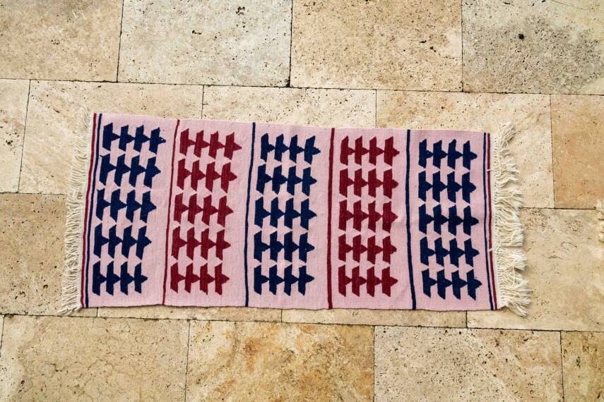 Pudra Zeminli Lacivert Bordo Şeritli El Dokuma Yün Kilim - 2