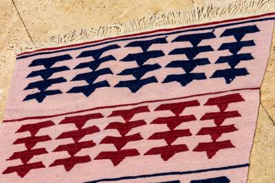 Pudra Zeminli Lacivert Bordo Şeritli El Dokuma Yün Kilim - 5