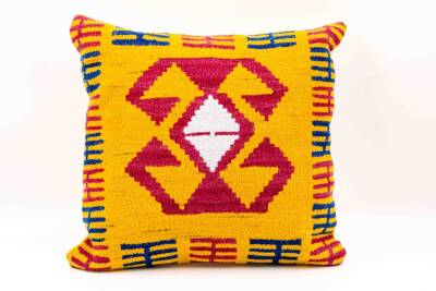 Sarı Zeminli Geleneksel Motifli Yün Kilim Kırlent Kılıfı
