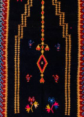 Siyah Zeminli Mihrap Desenli El Dokuma Yün Kilim - 2