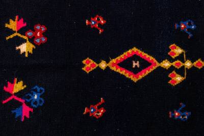 Siyah Zeminli Mihrap Desenli El Dokuma Yün Kilim - 4