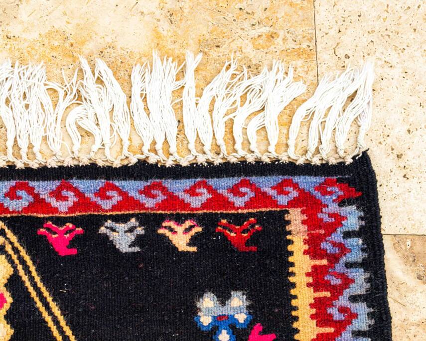 Siyah Zeminli Mihrap Desenli El Dokuma Yün Kilim - 5