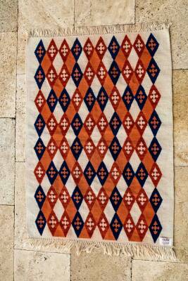 Turuncu Lacivert Baklava Desenli El Dokuma Yün Kilim